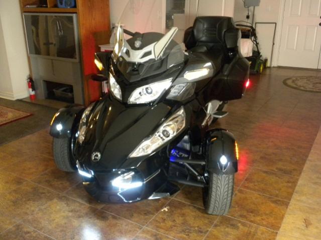 SpyderLights=C 11 27 10
Another view of the lighting mods. Oh, and a better look at my garage. I'm NOT a mechanic. I tinker. I'm pretty good with elec