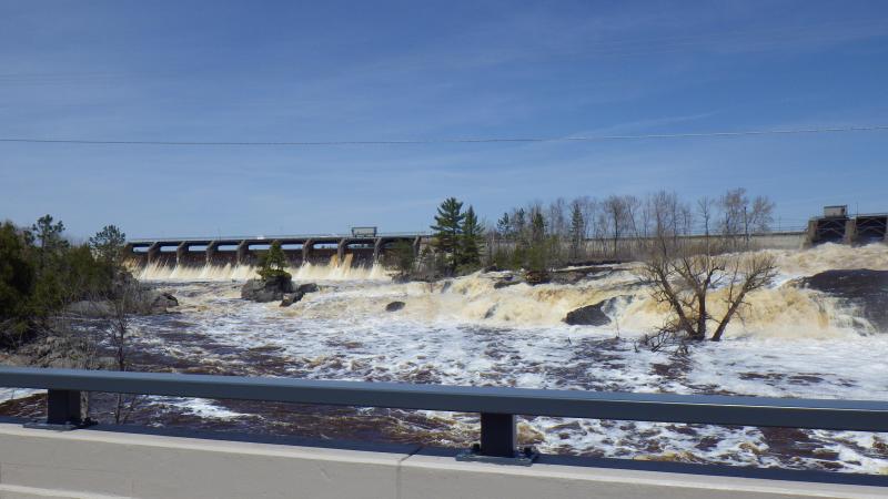 Stopped at Thomson Reservoir - water roaring out of the dam.
