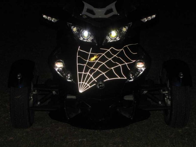 StreetGlo reflective pinstriping