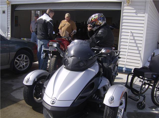 that is my zx12rr in the background, with the landing gear