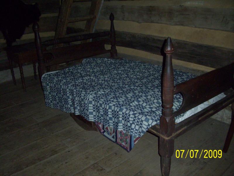 The bed. I want the under quilt. This is what is meant by sleep tight: the "mattress" is normally placed on a woven rope surface. Of course this stret