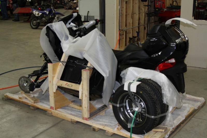 The nose is on it's own mini frame bolted to the left side of crate base.