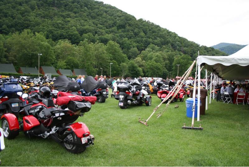 There were about 400 Spyders registered and 300 or so guests!