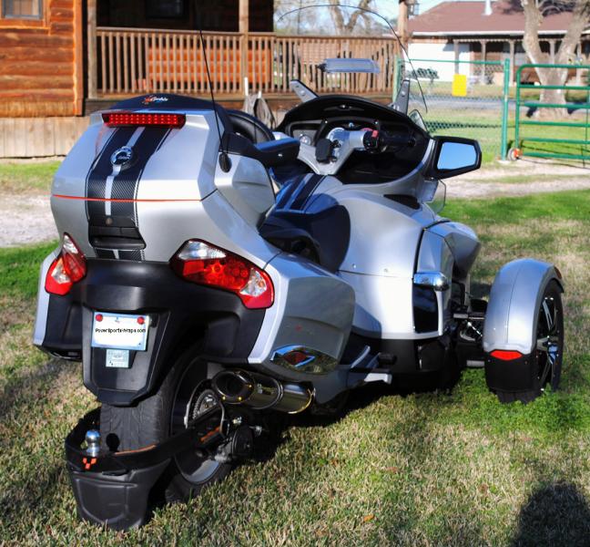 These 3M Carbon Fiber stripes really set the Silver Spyder off. Great contrast but not too much.