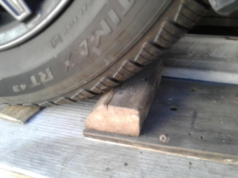 this is a close-up of the rear chock screwed onto the plank after loading the RT .........cont'd