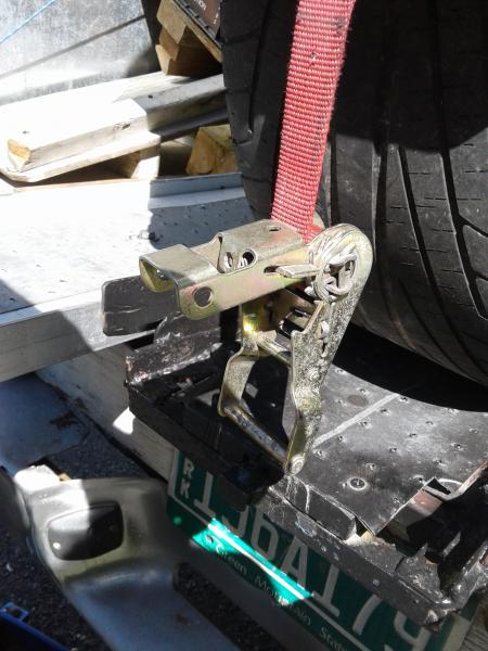 this is the Ratchet end that hooks onto the Cradle the rear tire sits on .....cont'd