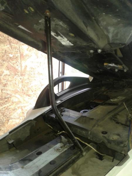 This where my seat rises to for gas access or whatever … I drilled a small hole in the pan bottom so the strut stays in place …. I made the rod from o