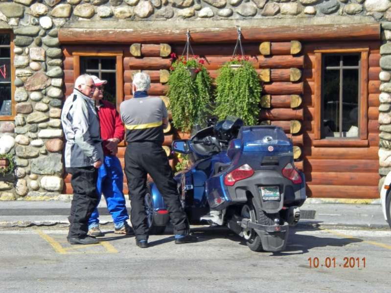 Tunnel Of Trees 2011

PoorBoy1942, Rando & NancysToy at Legs Inn