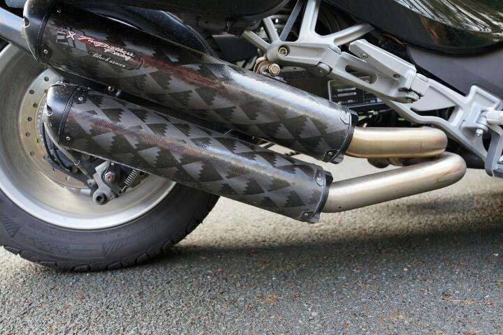 Two Bros, twin carbon fibre exhaust upgrade.