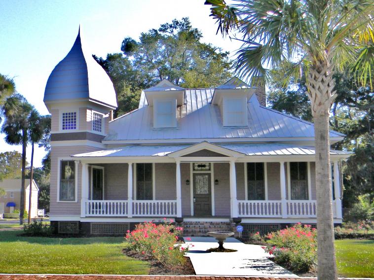 Typical home in downtown Brunswick residential area. This one is for sale...wish I had the money.