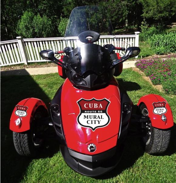 Viva Cuba spyder.  This Spyder will lead one of the mural tours at Spyderfest 2012.