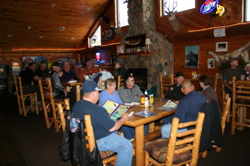 We took up 3 tables and who do we see at the fourth tabel bobbobtar and his wife, they were in town for a car show!