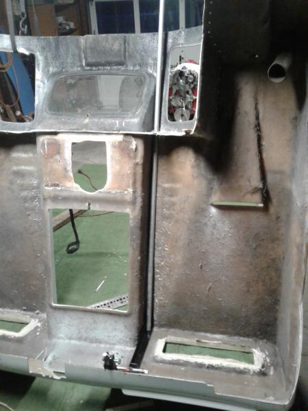 You can see the bracket at the bottom, the upright is 3/4 in. galvanized pipe , bent to fit the inside curve of the body .... some 20ga sheet metal wi